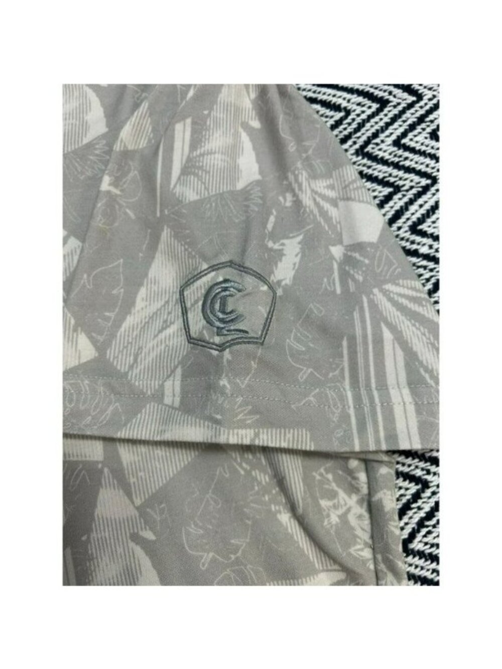 TravisMathew Travis Mathew Men's Golf Polo Large Geometric Hawaiian Print Peru - Picture 3 of 7